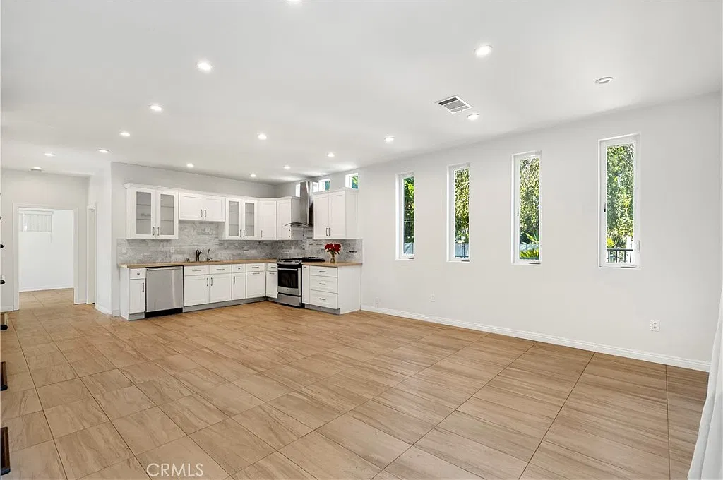 3 bed, 2948 sqft, $4,000 — Photo 3