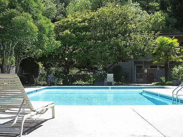 Creekside Apartments — Photo 2