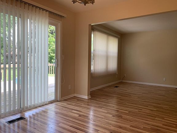 5th image of 2950 Briarwick Ct