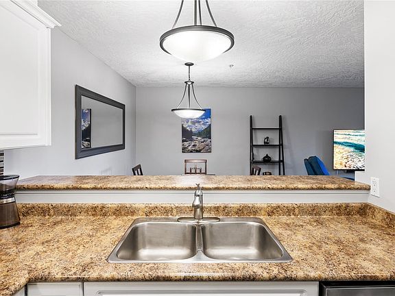 5th image of 8 White St #2