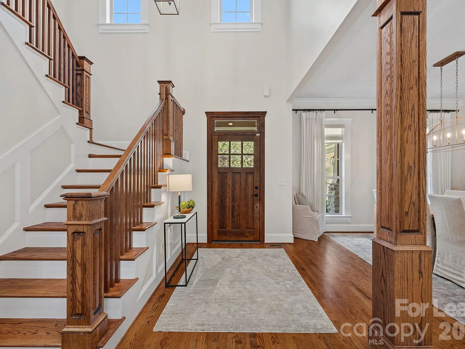5 bed, 5.0 bath, 4573 sqft, $8,800 — Photo 2