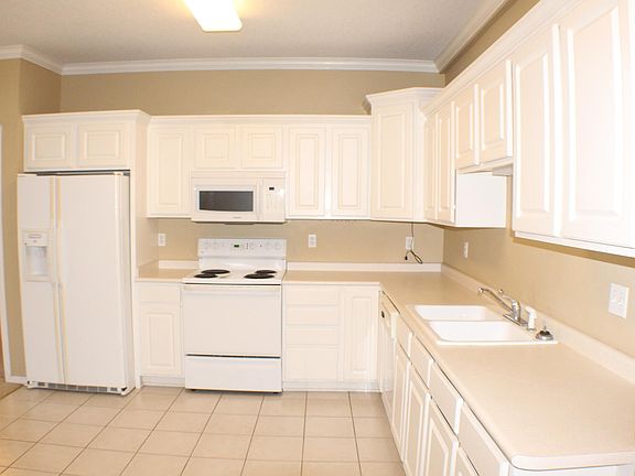 2nd image of 1305 SE Florence Dr Unit 106