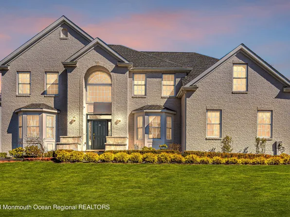 10 Hillcrest Road, Morganville, NJ 07751