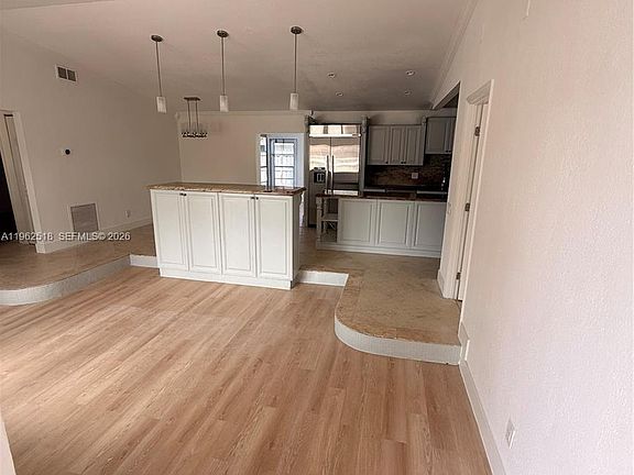 4th image of 3525 Boulevard Chatelaine