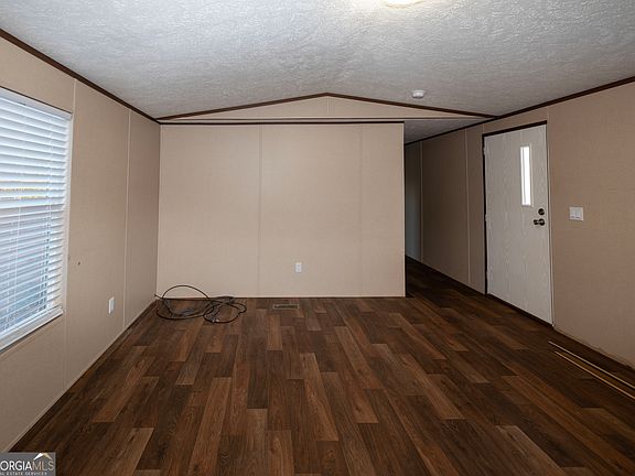 5th image of 330 Edgewater Ln