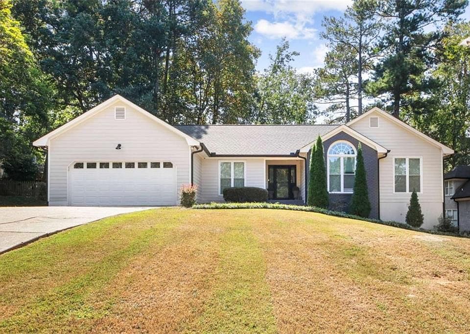 1st image of 215 Pine Branch Dr