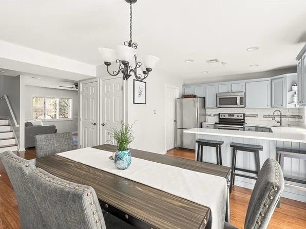 305 Salem St APT 203, Woburn, MA 01801