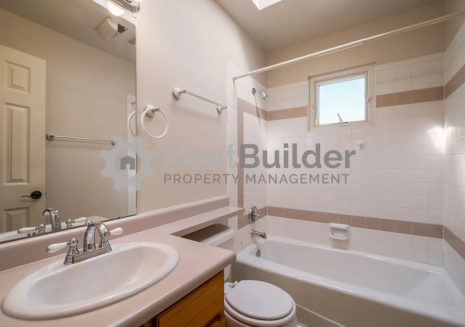3 bed, 2.0 bath, 1108 sqft, $1,995 — Photo 4