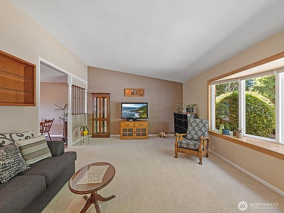 4th image of 9330 Arlington Heights Rd