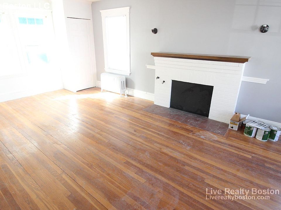 2nd image of 32 S Hobart St