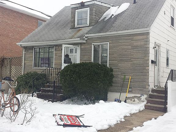 4th image of 49-12 167th St