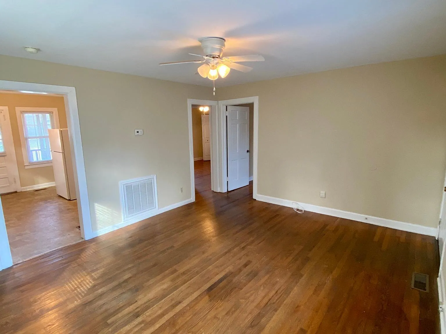 510 E 1st Street — Photo 3