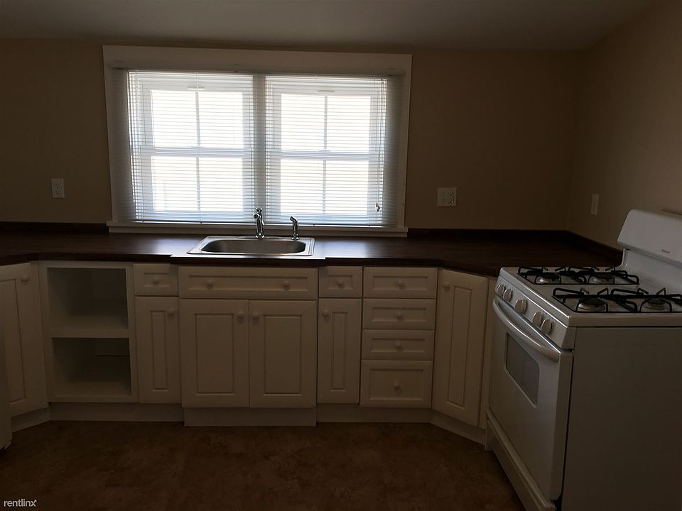 1st image of 414 Waukazoo Ave APT 3