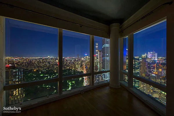 Sold by Sotheby's International Realty | media 18