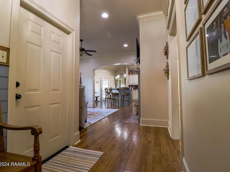228 Crenshaw Dr — Photo 2
