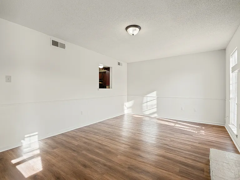 Fairfax Manor Townhomes — Photo 11