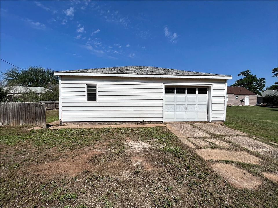 1116 N West St, Cordell, OK 73632 Zillow