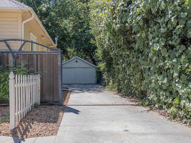 703 Oak Lawn Ave — Photo 80