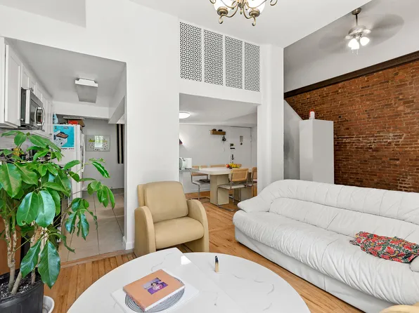 18 West 69th Street image 6 of 11