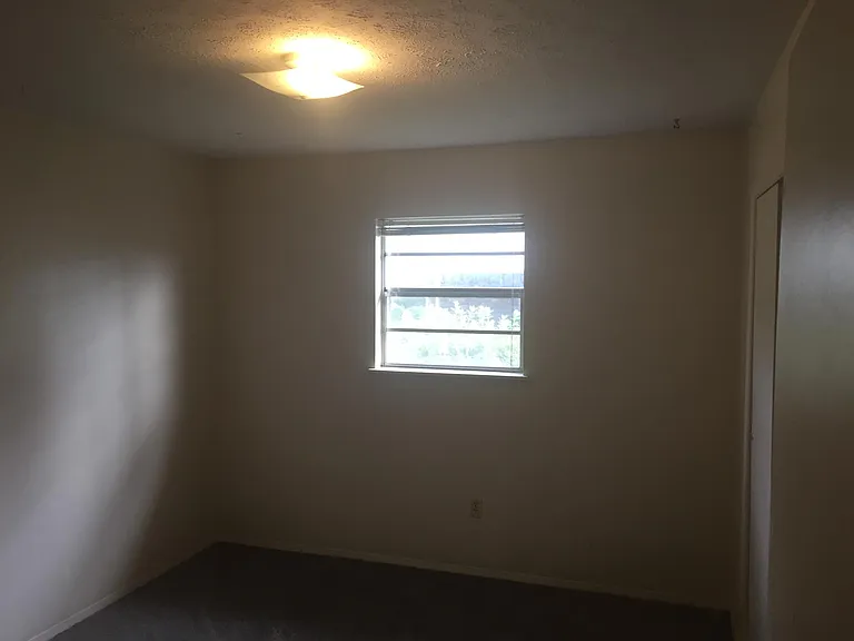 702 39th Ct E — Photo 24
