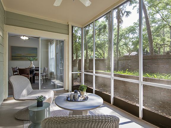 Private screened patio