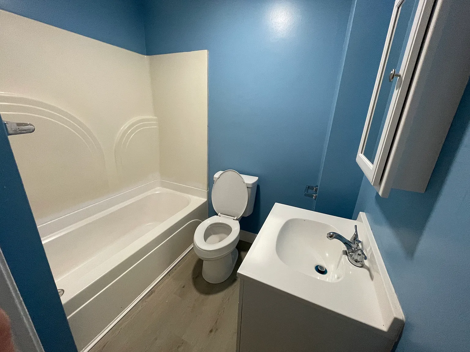 3 bed, 1300 sqft, $3,300 — Photo 2