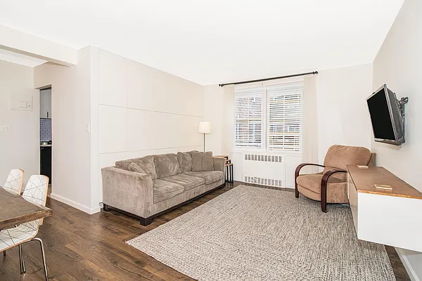 Sold by Re/Max In The City | media 32