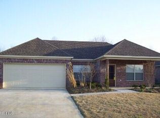 109 Newport Dr, Canton, MS 39046