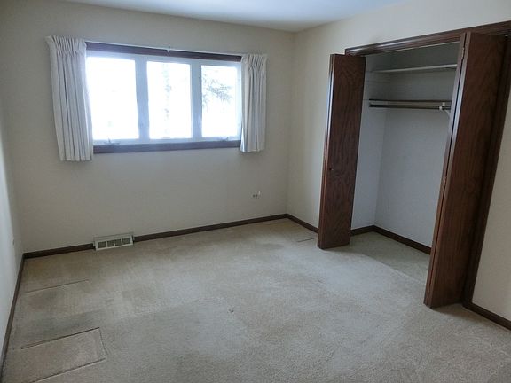 5th image of 18220 Sayre Ave