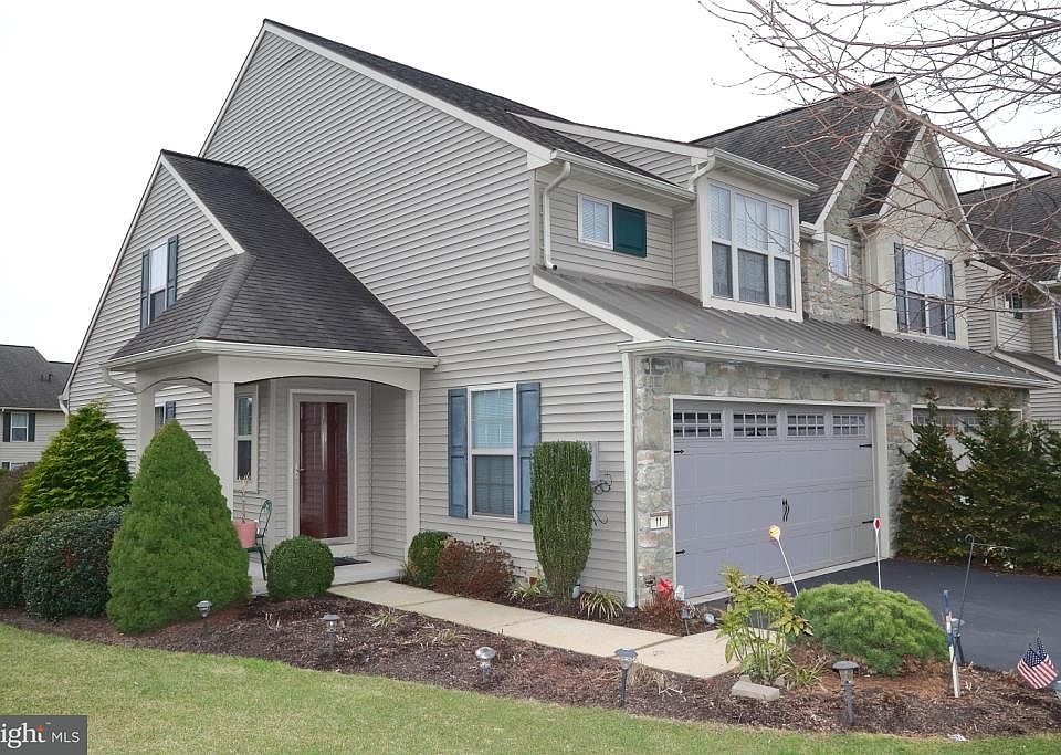 1st image of 11 Rebecca Dr