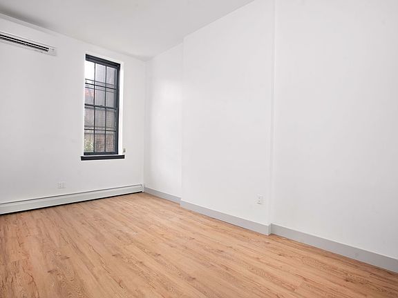 4th image of 399 Clermont Ave #4R