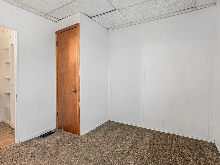 102 E Paw St #4 — Photo 7