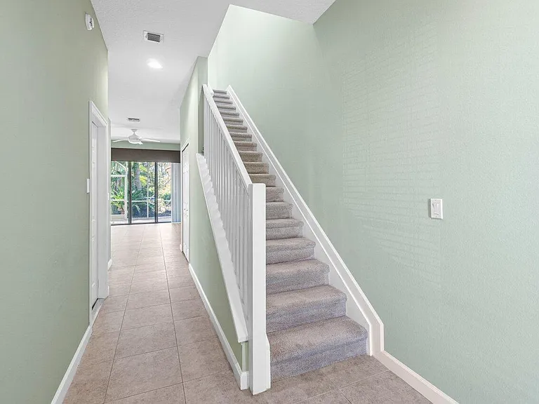 526 Commons Dr — Photo 6