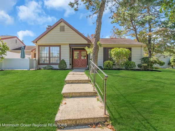572B Sheffield Drive, Manchester, NJ 08759