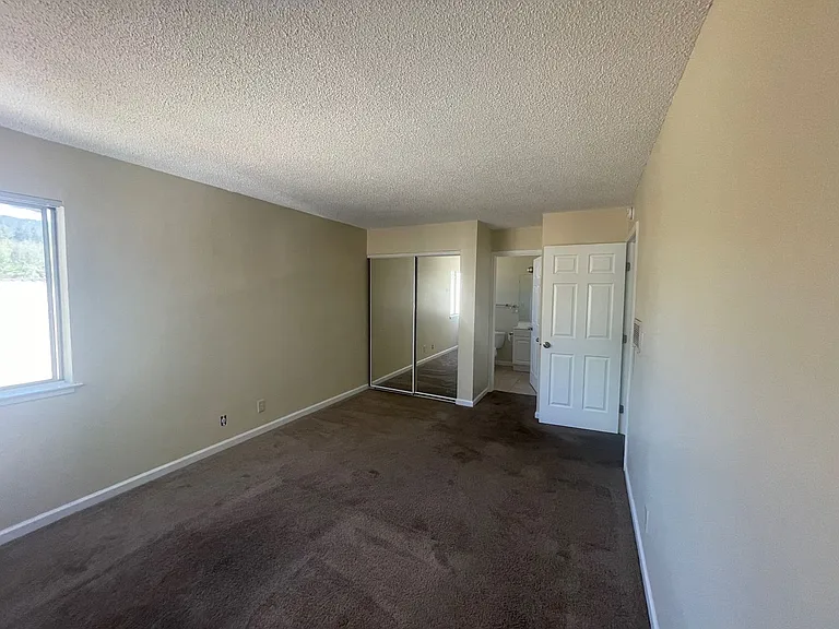 171-173 Faris Ct — Photo 5