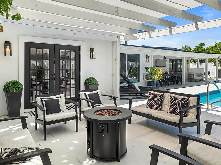 711 SW 27th Way — Photo 37