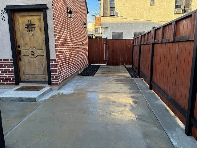 1037 S Redondo Blvd #3/4 — Photo 10