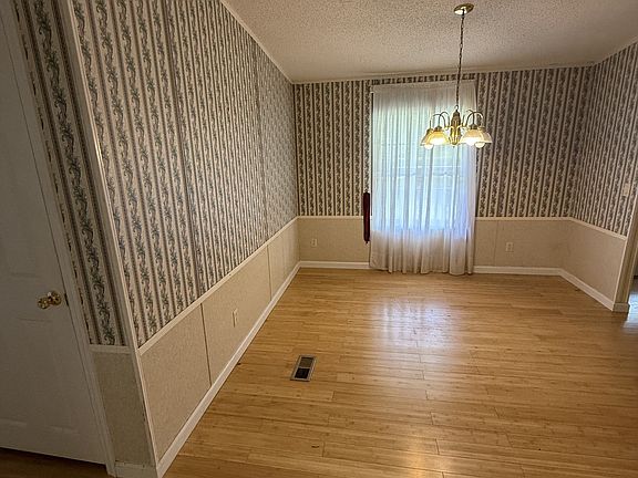 4th image of 1791 W Valley Rd