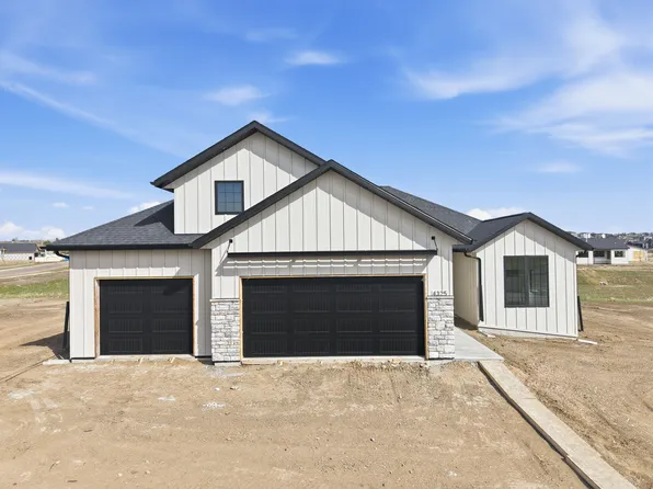 4325 Kites Ln, Bismarck, ND 58503
