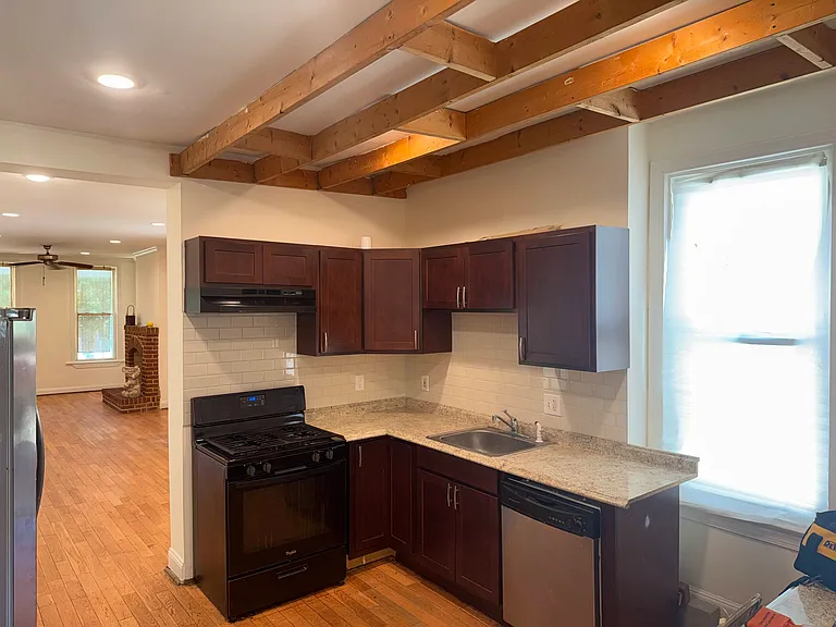917 Hamilton St NW — Photo 5