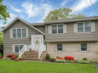 28 Maplewood Dr, Rockaway, NJ 07866