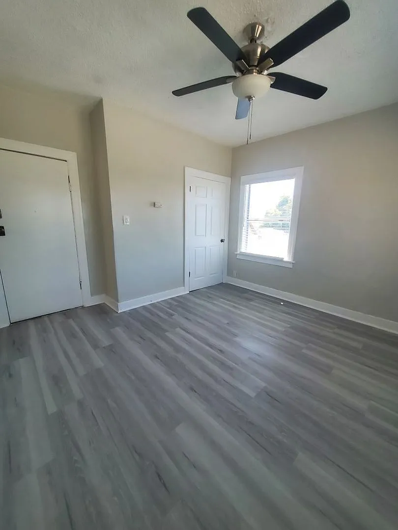Studio, 1.0 bath, 420 sqft, $1,520 — Photo 2