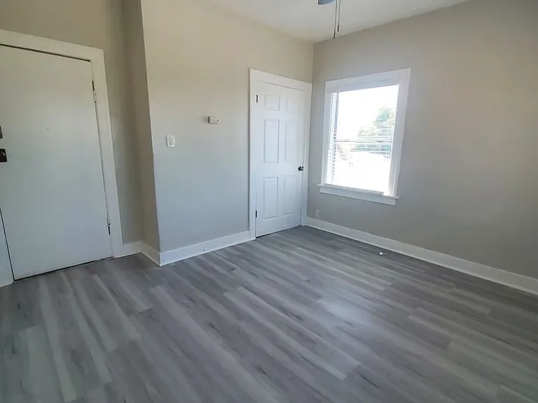 832 W Florence Ave #8A — Photo 2