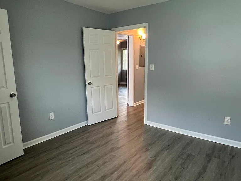 305 W Oak St #B — Photo 6