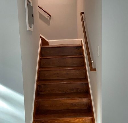 5th image of 406 Biglow Ln