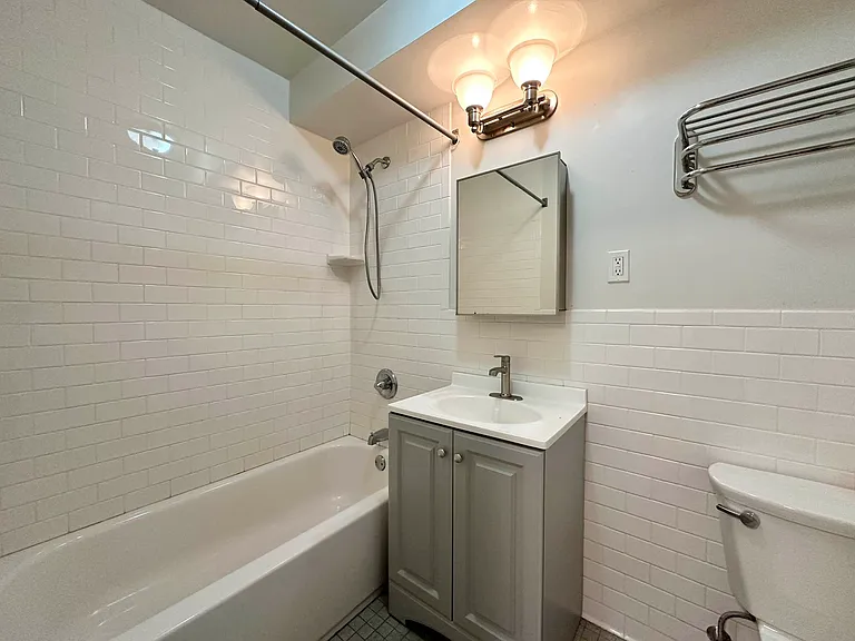 73-04 Ditmars Blvd #1R — Photo 4