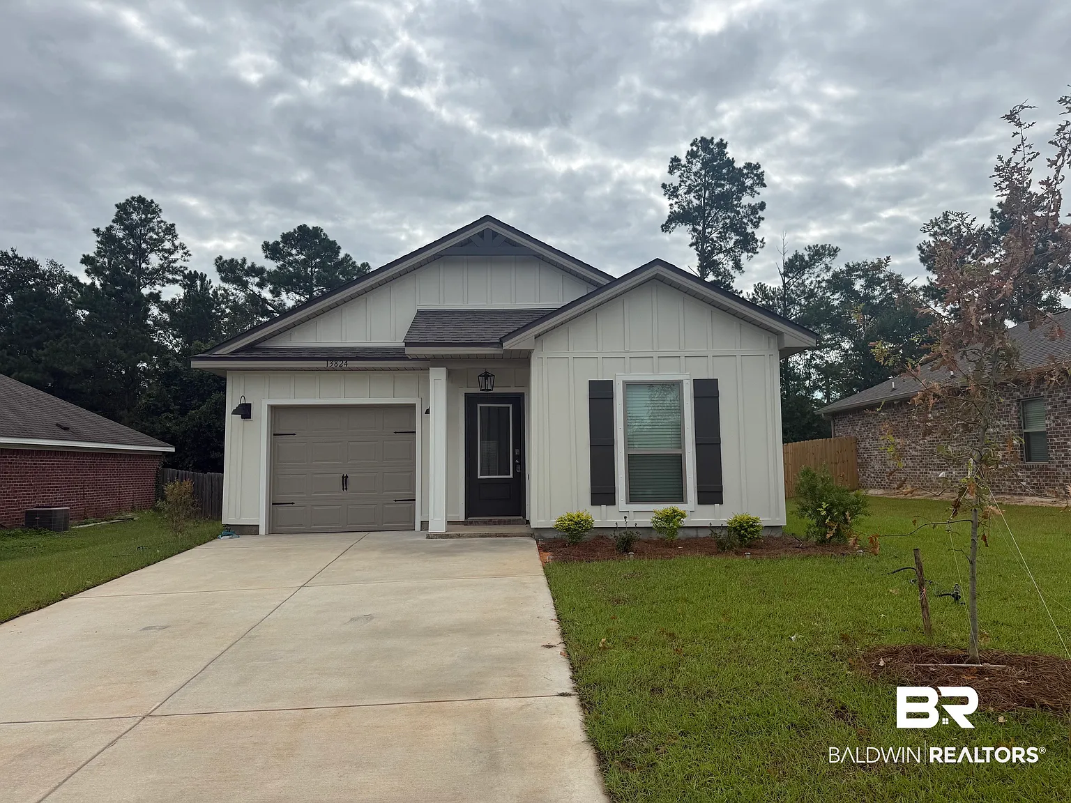 3 bed, 2.0 bath, 1281 sqft, $2,000 — Photo 1
