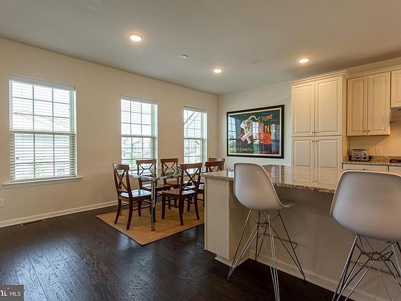 3rd image of 121 Locks Farm Ln