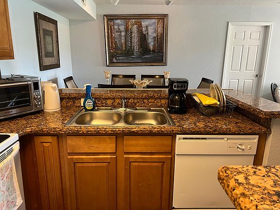 5th image of 121 SW Palm Dr APT 204