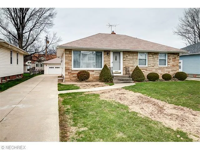 29439 Woodway Dr photo 1